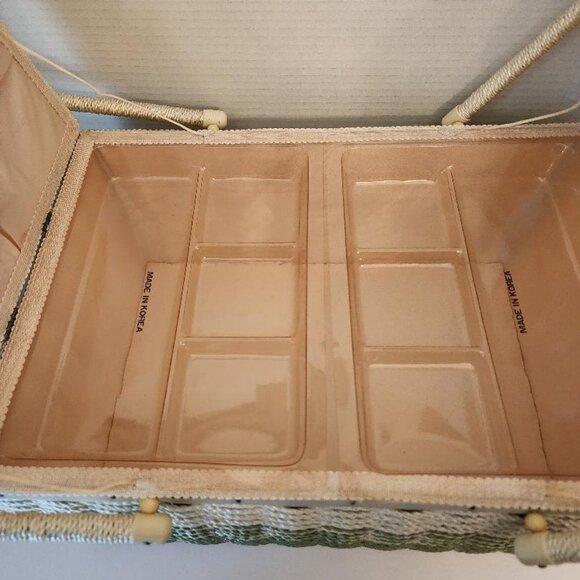 VTG LARGE WICKER/WOOD SEWING BOX W/ HANDLES! FLORAL FABRIC 16” X 11” X 8” - Picture 3 of 9